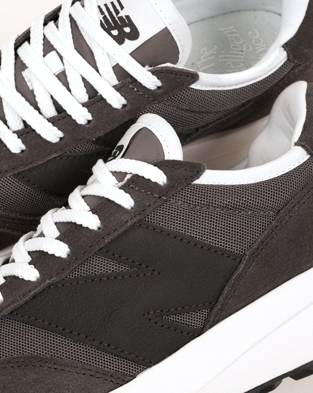 New Balance 370 Trainers Black Cement - Image 3